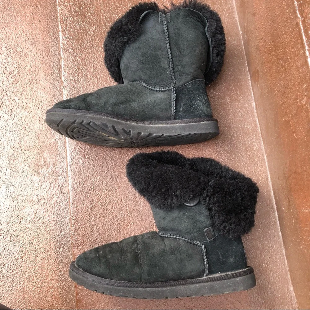 Ugg Womens Bailey Button II Boots Size 6 Black‎ Sheepskin Style 5803